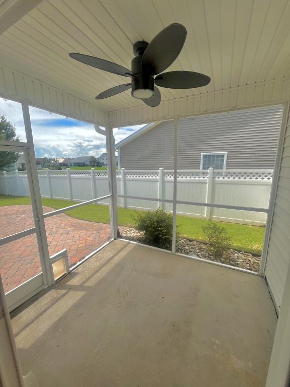 Building Photo - 425 Tiburon Dr