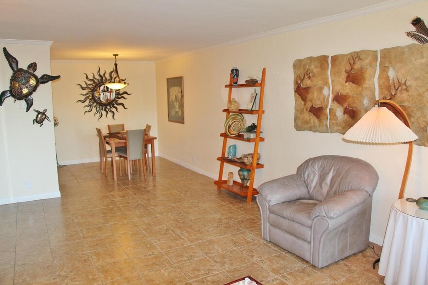 Building Photo - 2727 Miradero Dr