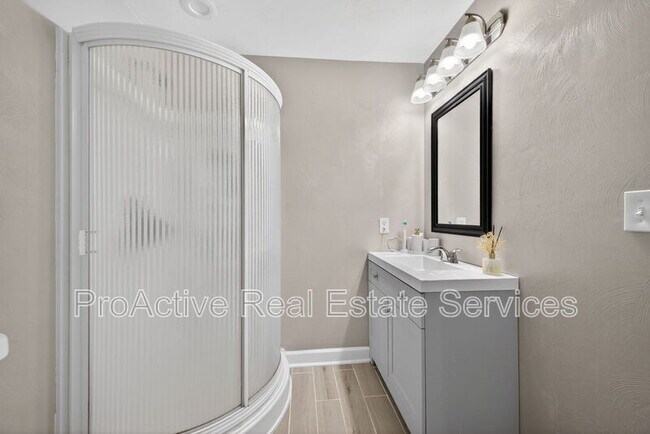 Building Photo - 2012 Midway Ave