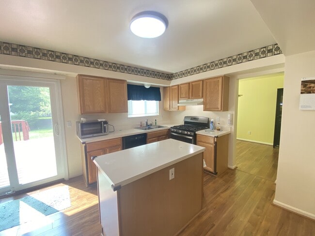 Building Photo - 3074 Ailsa Craig