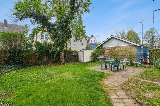 Building Photo - 7 Beekman St