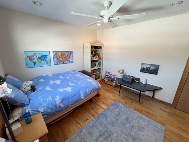 Building Photo - 3 Bedroom Home in South Burlington VT Available 5/1 or anytime in April!