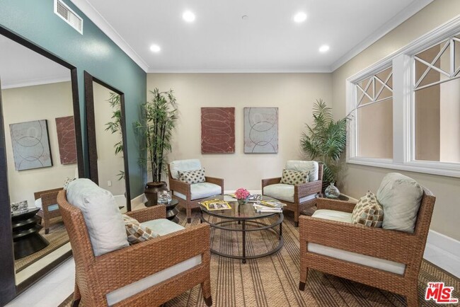 Building Photo - 6241 Crescent Park W