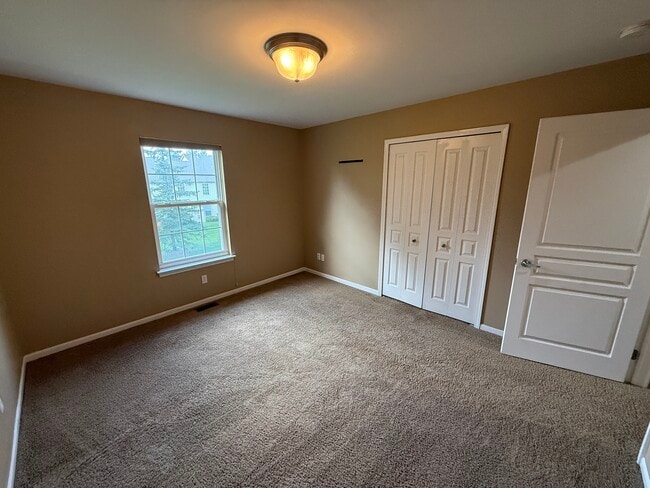 Building Photo - 163 S Vista