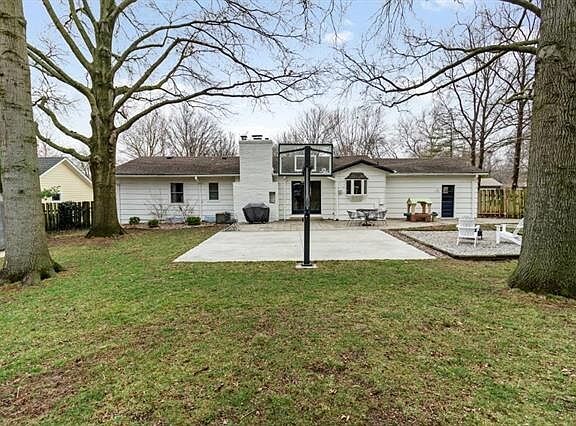 Building Photo - 9727 Canterbury St