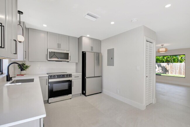 Building Photo - 2894 Florida Blvd