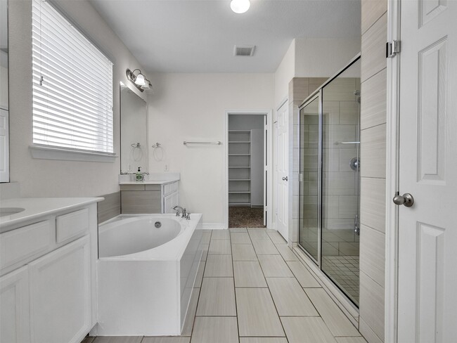 Building Photo - 11066 Walts Run Ln