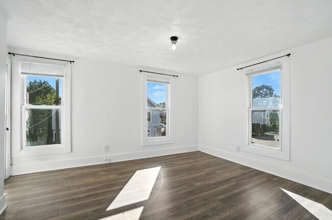 Building Photo - 191 Elmwood Ave