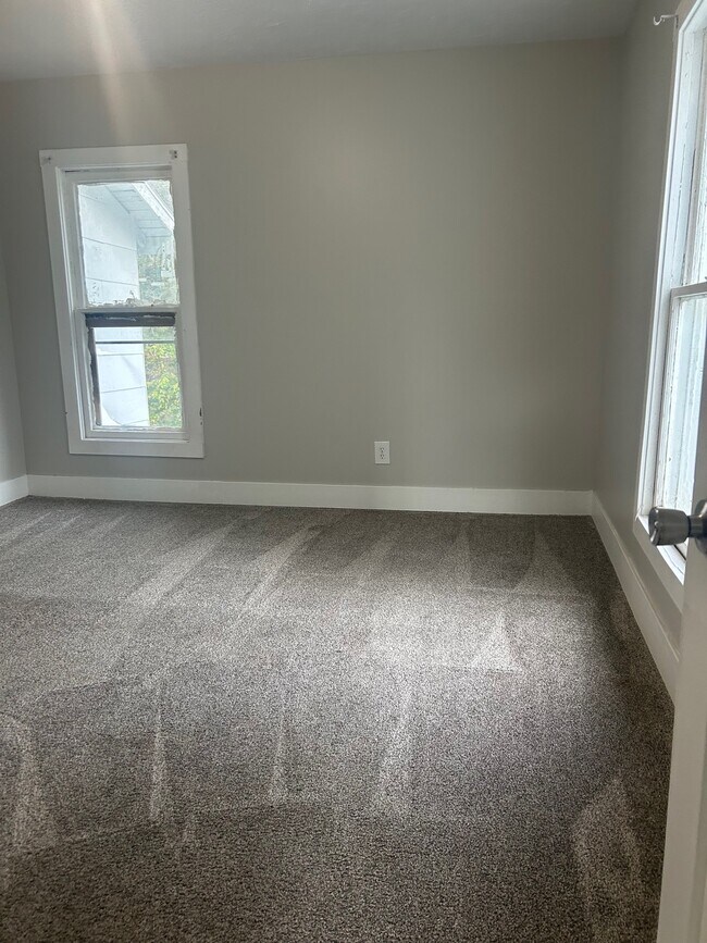 Building Photo - 129 Meachem Ave