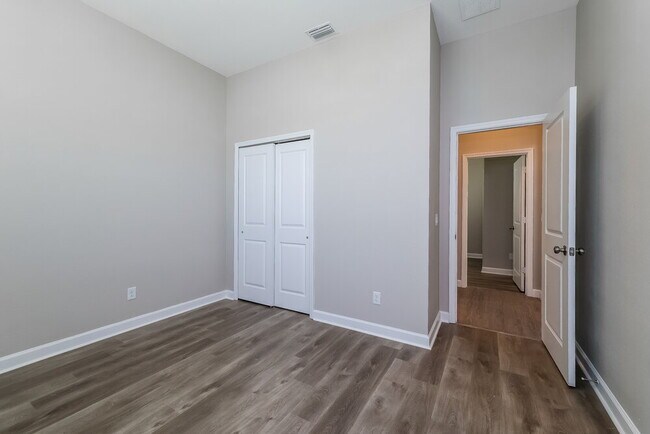 Building Photo - 105 Big Black Dr