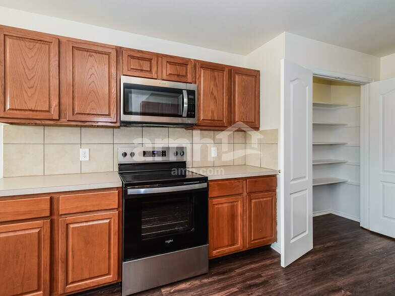 Building Photo - 2110 Aster Trail