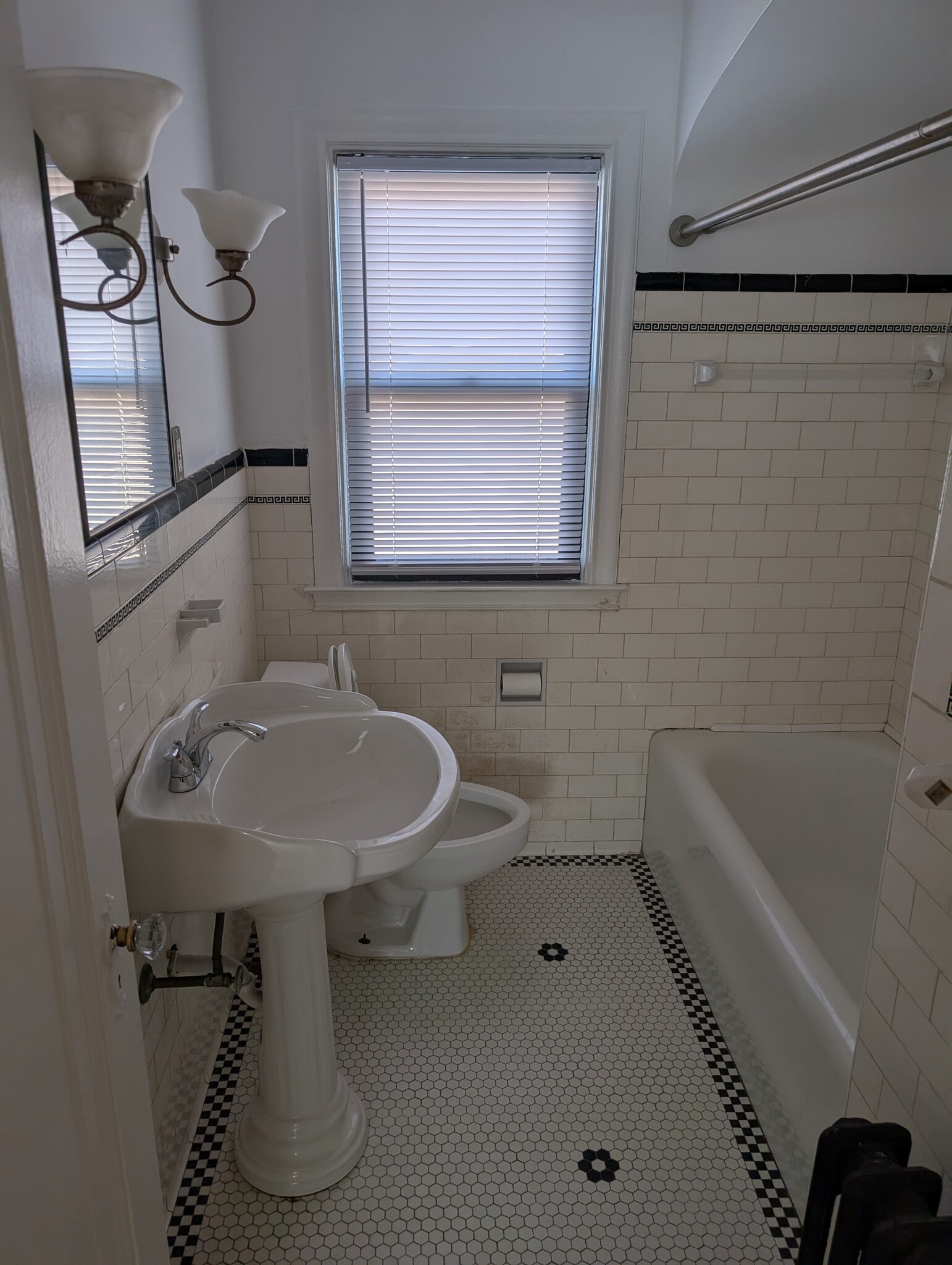 Bath rm - 18444 Woodingham Dr