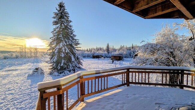 Building Photo - 1045 Dawn Dr