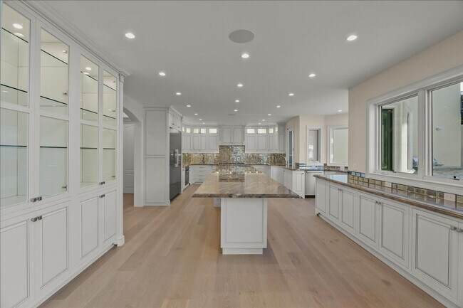 Building Photo - Luxury 10 Bedrooms, 9 Bathroom Estate for Lease in Los Gatos