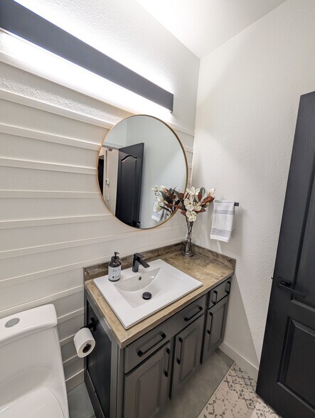 Building Photo - 6000 Shepherd Mountain Cv