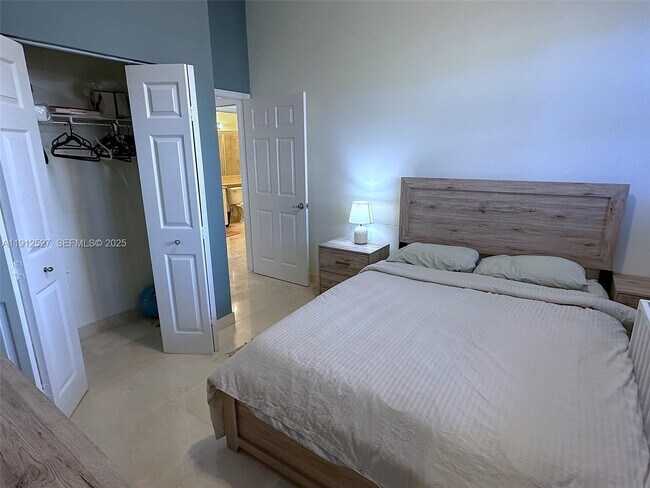 Building Photo - 2080 S Ocean Dr