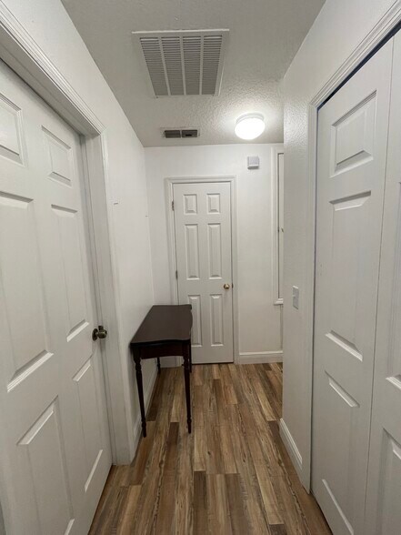 Building Photo - 2452 Hassonite St