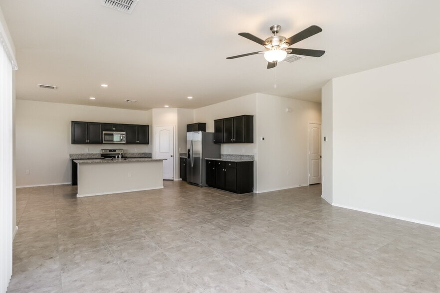 Building Photo - 5182 E Sharbel Rd