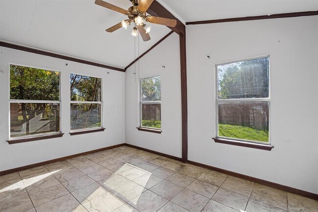 Building Photo - 1912 Terry Ln