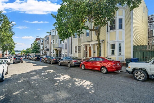 Building Photo - 171 H St