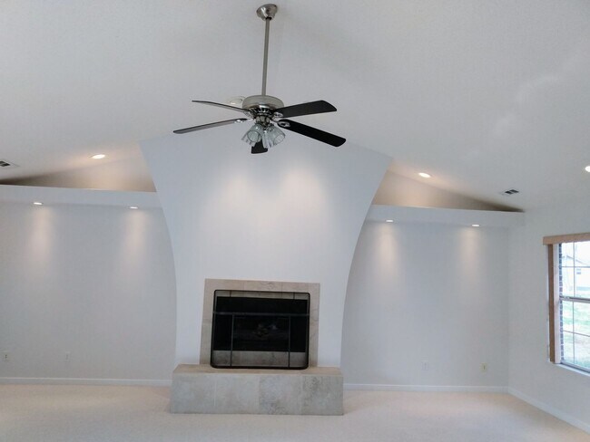 Building Photo - Maryville 37803 - COMING SOON! 3 bedroom, ...