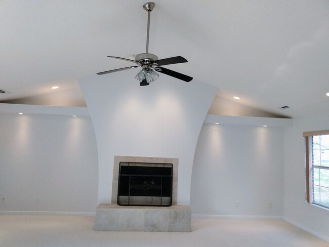 Building Photo - Maryville 37803 - COMING SOON! 3 bedroom, 2 bath, split floor plan home with a 2-car garage - Cal...