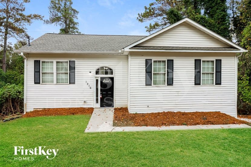 Building Photo - 1216 Woodleigh Rd SW