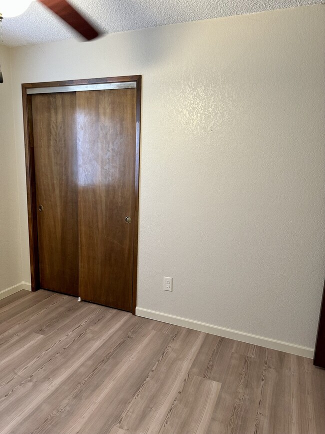 Building Photo - 1313 E Millard Way