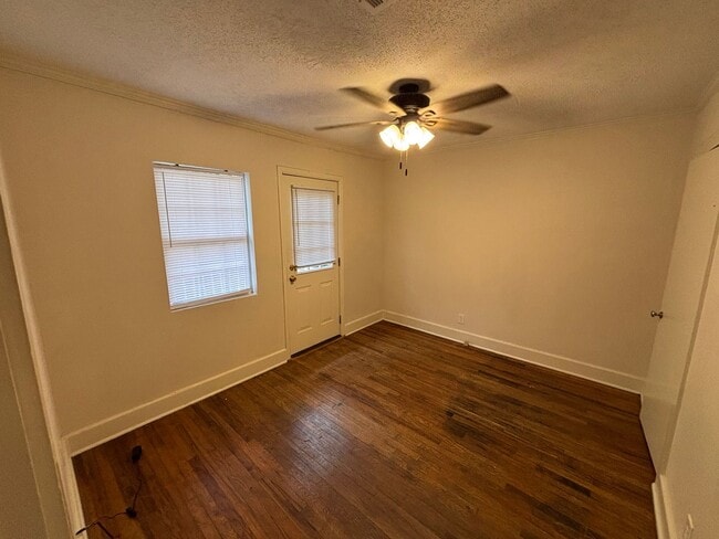 Building Photo - 604 Murphree St