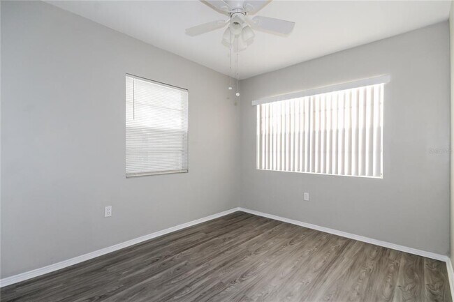 Building Photo - 6813 N Clearview Ave