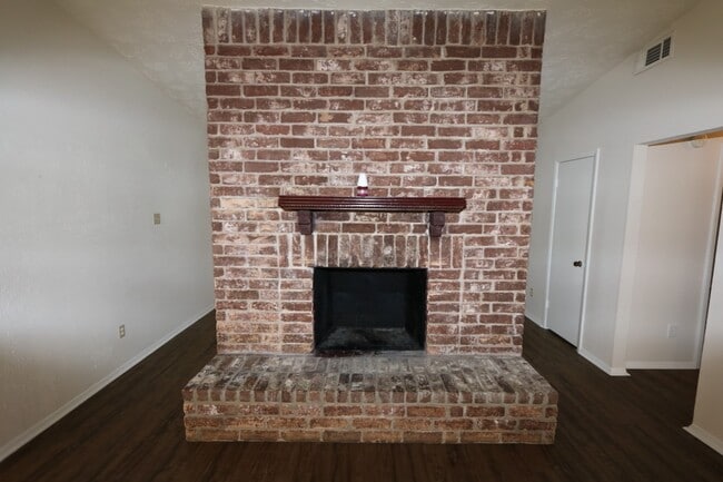 Building Photo - 8619 Parasol Ln