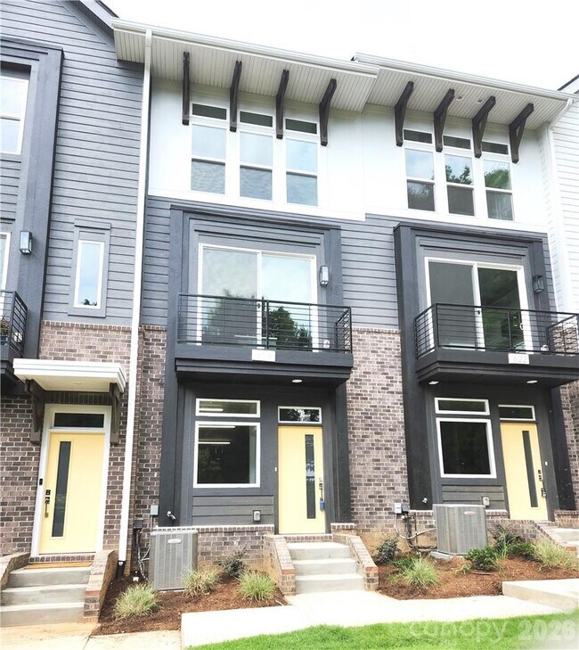 Building Photo - 618 W End Dr