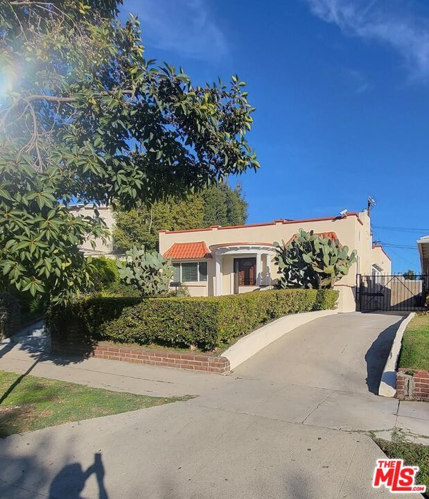 Primary Photo - 1030 S St Andrews Pl