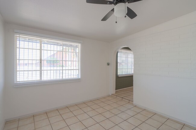 Building Photo - 3 Bedroom with Bonus Room and with Large Y...