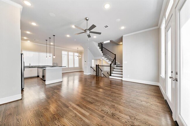 Building Photo - 5521 Larkin St