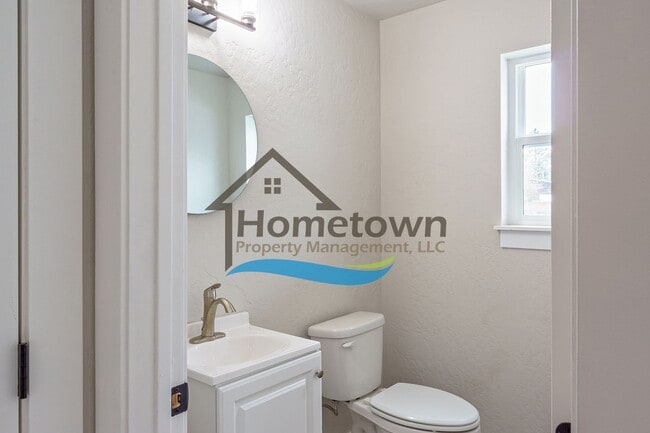 Building Photo - 3 Bedroom Home with 1.5 Bathrooms and an A...
