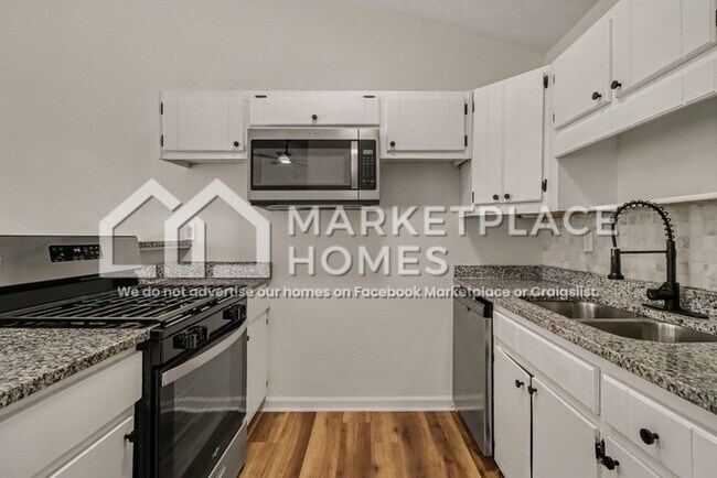 Building Photo - 5415 Glen Haven Dr