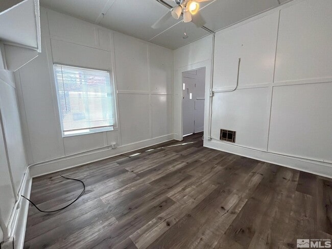 Building Photo - 1027 1/2 W 2nd Street Unit
