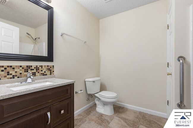 Building Photo - 9 Waywood Pl