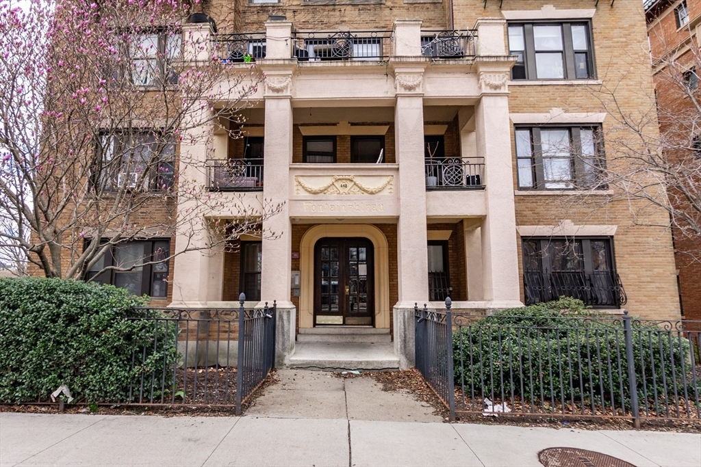 Building Photo - 435 Park Dr