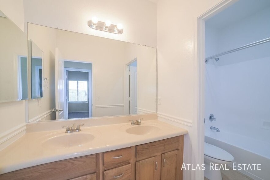 Building Photo - 17818 W Acapulco Ln