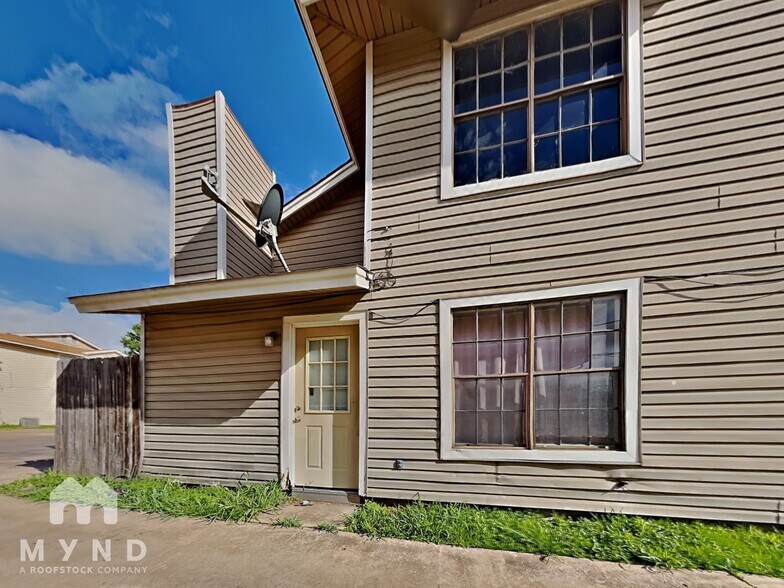 Building Photo - 2214 Creekside Ln