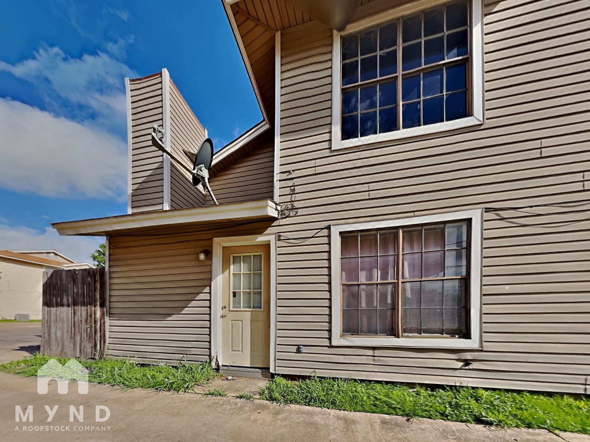 Building Photo - 2214 Creekside Ln