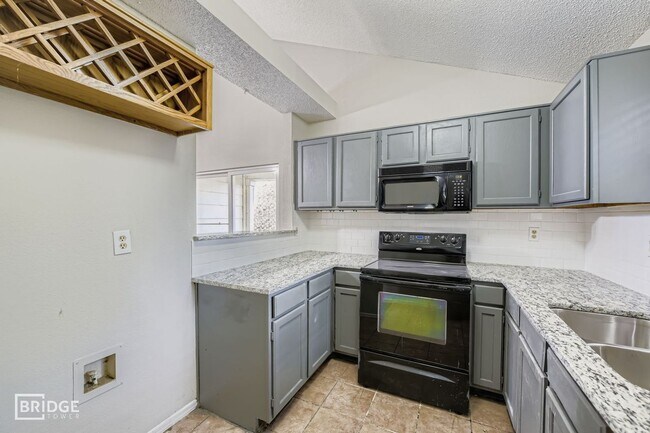 Building Photo - 1322 Jasmine Dr