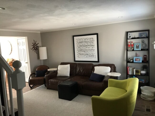 Building Photo - Stunning 2 Bd 2 Bath Townhouse in Wakefield w 2 parking spaces