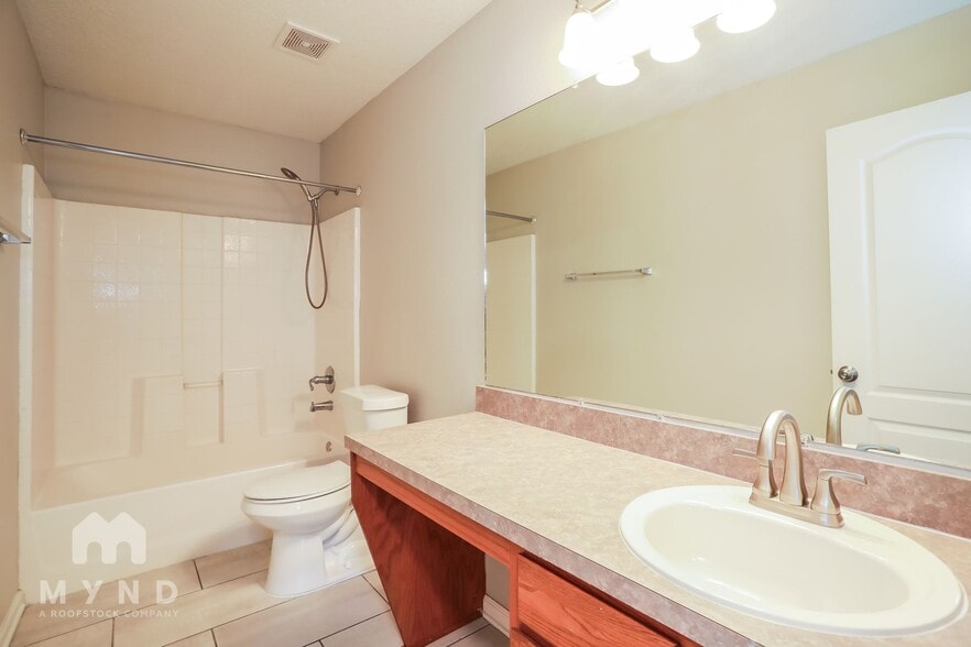 Building Photo - 7032 Beekman Lake Dr