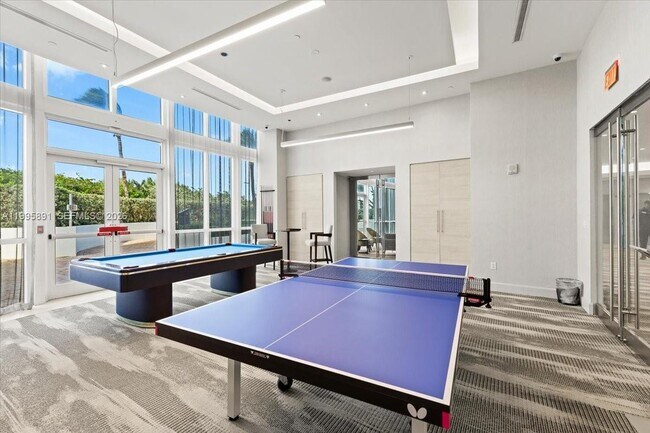 Building Photo - 18201 Collins Ave