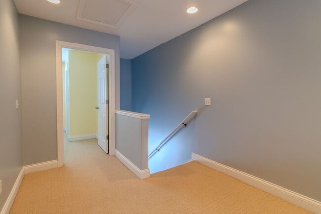 Building Photo - Modern Living Meets Cozy Charm