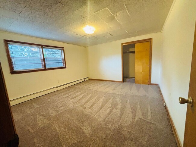 Building Photo - 208 Broce Dr