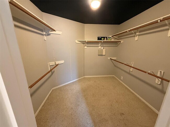 Building Photo - 2310 Megellan Point Ln
